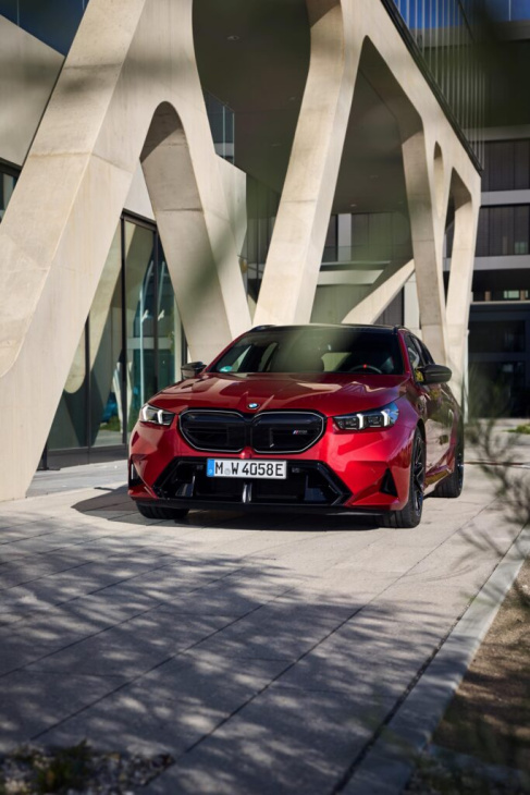 feuer frei: bmw m5 touring g99 mit 727 ps in fire red