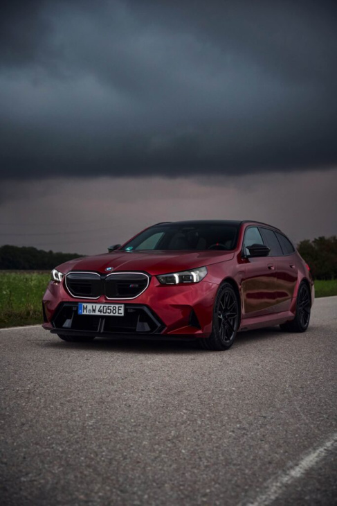 feuer frei: bmw m5 touring g99 mit 727 ps in fire red