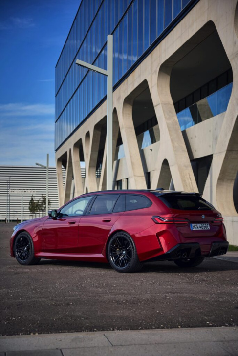 feuer frei: bmw m5 touring g99 mit 727 ps in fire red