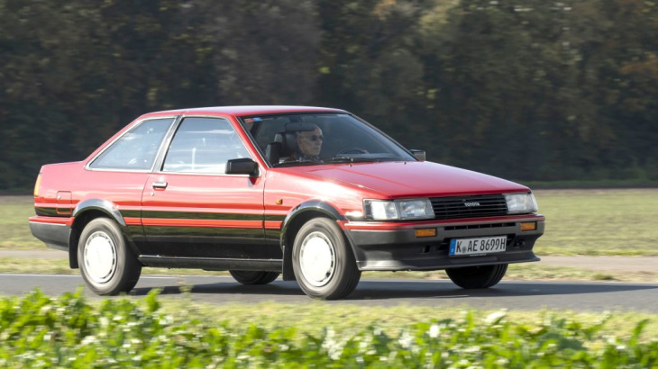 im toyota corolla ae 86: ein hauch von driftkönig