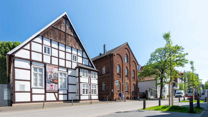 stadtmuseum gütersloh zeigt »postkolonial« ausstellung des städtischen gymnasiums