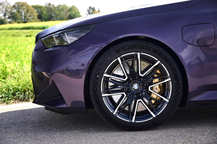 auffallen garantiert: bmw m5 g90 individual in daytona violett