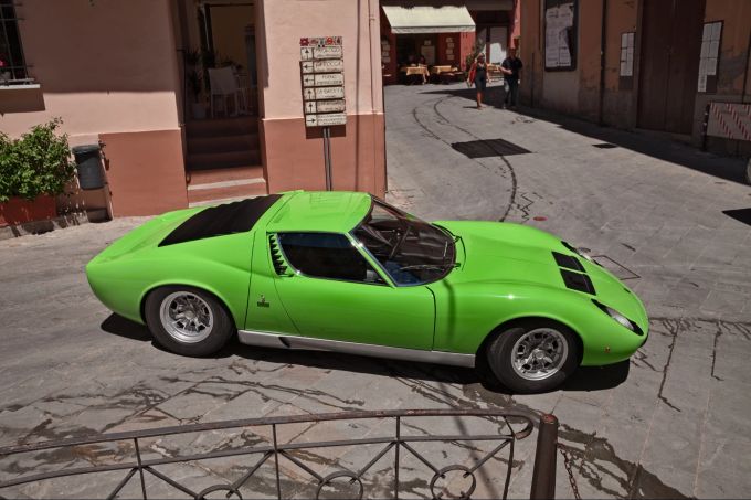 der lamborghini miura: urahn heutiger kampfstiere