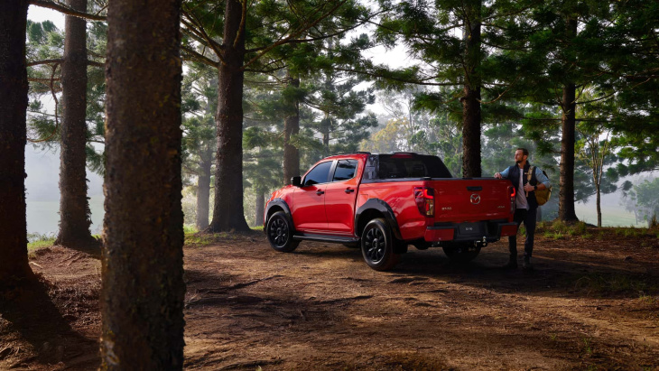 mazda bt-50 (2025): kaum bekannter pick-up mit riesigem logo