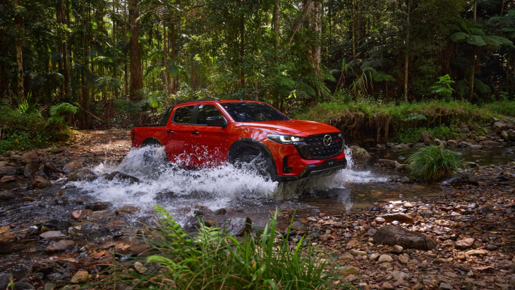 mazda bt-50 (2025): kaum bekannter pick-up mit riesigem logo