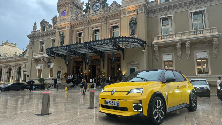 der neue renault 5 zieht in monaco alle blicke auf sich