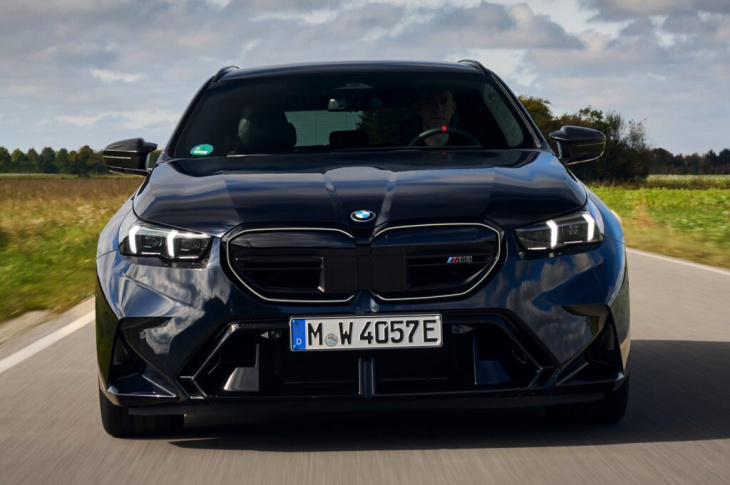 727 ps unterm radar: bmw m5 touring g99 in carbon-schwarz