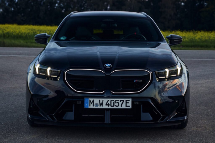 727 ps unterm radar: bmw m5 touring g99 in carbon-schwarz