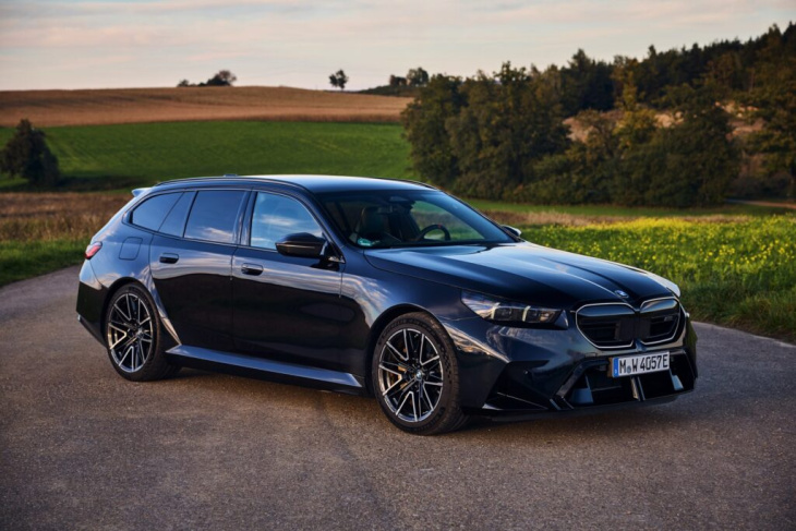 727 ps unterm radar: bmw m5 touring g99 in carbon-schwarz