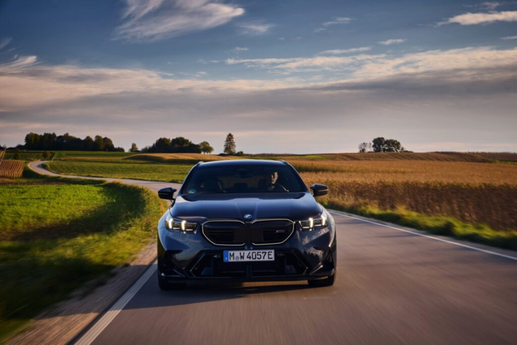 727 ps unterm radar: bmw m5 touring g99 in carbon-schwarz