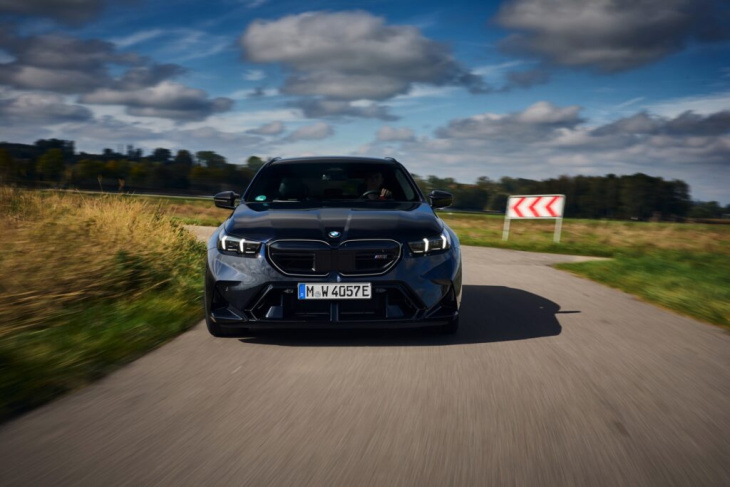 727 ps unterm radar: bmw m5 touring g99 in carbon-schwarz