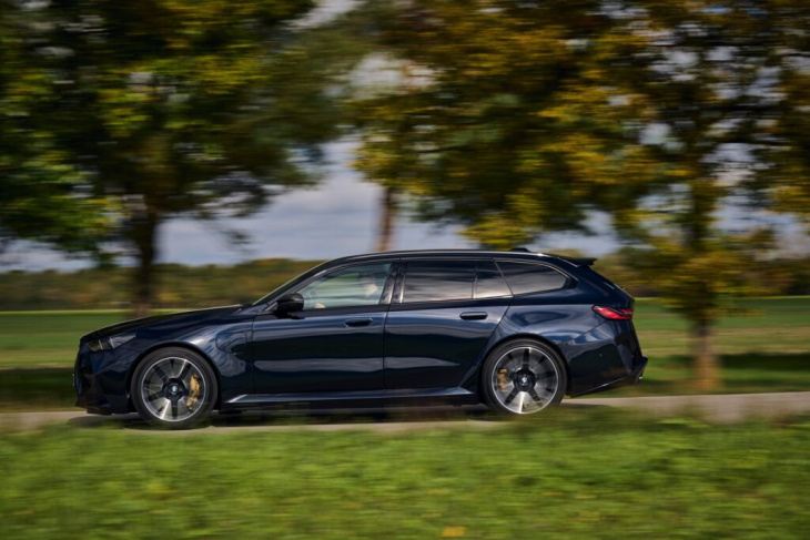 727 ps unterm radar: bmw m5 touring g99 in carbon-schwarz