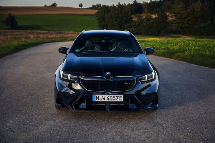 727 ps unterm radar: bmw m5 touring g99 in carbon-schwarz