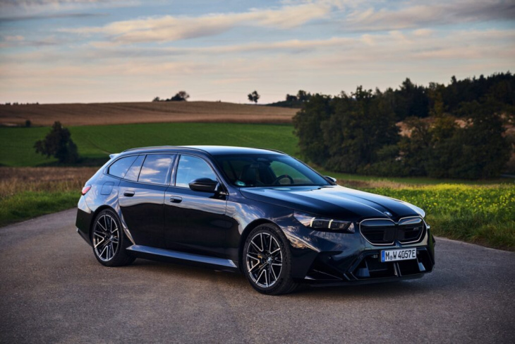 727 ps unterm radar: bmw m5 touring g99 in carbon-schwarz