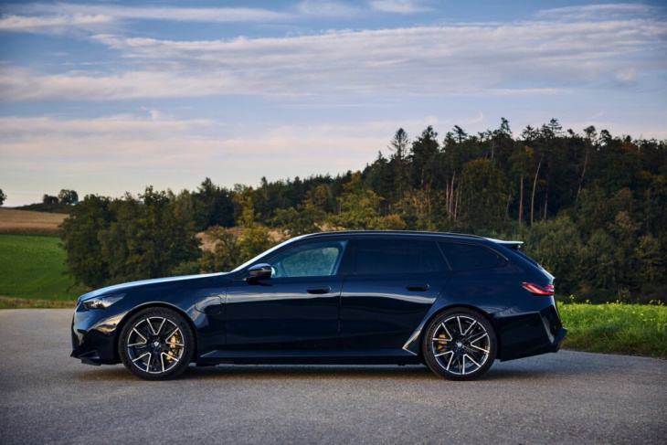 727 ps unterm radar: bmw m5 touring g99 in carbon-schwarz