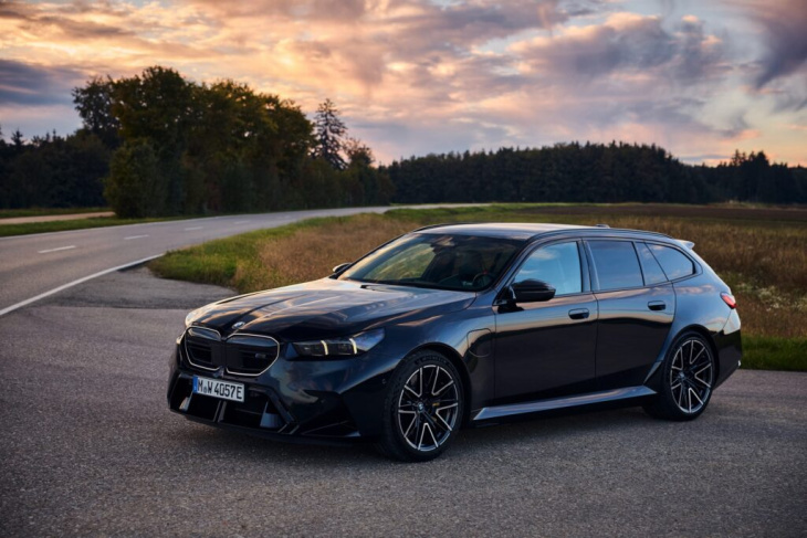 727 ps unterm radar: bmw m5 touring g99 in carbon-schwarz