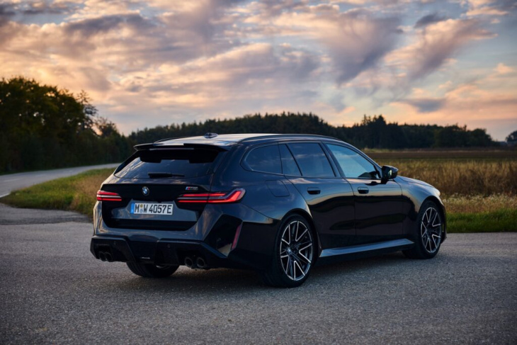 727 ps unterm radar: bmw m5 touring g99 in carbon-schwarz