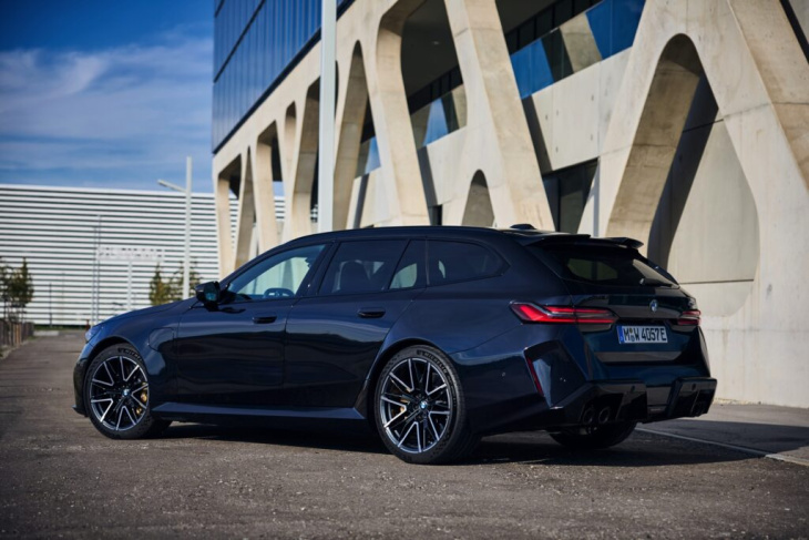 727 ps unterm radar: bmw m5 touring g99 in carbon-schwarz