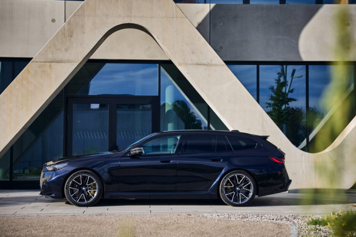 727 ps unterm radar: bmw m5 touring g99 in carbon-schwarz