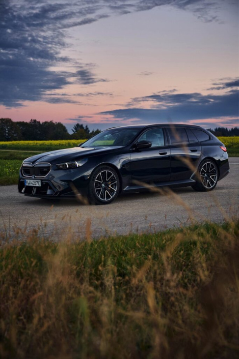 727 ps unterm radar: bmw m5 touring g99 in carbon-schwarz