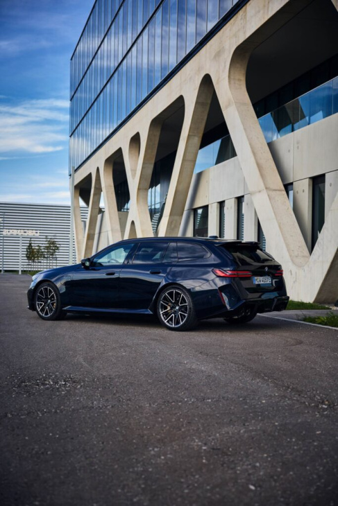 727 ps unterm radar: bmw m5 touring g99 in carbon-schwarz