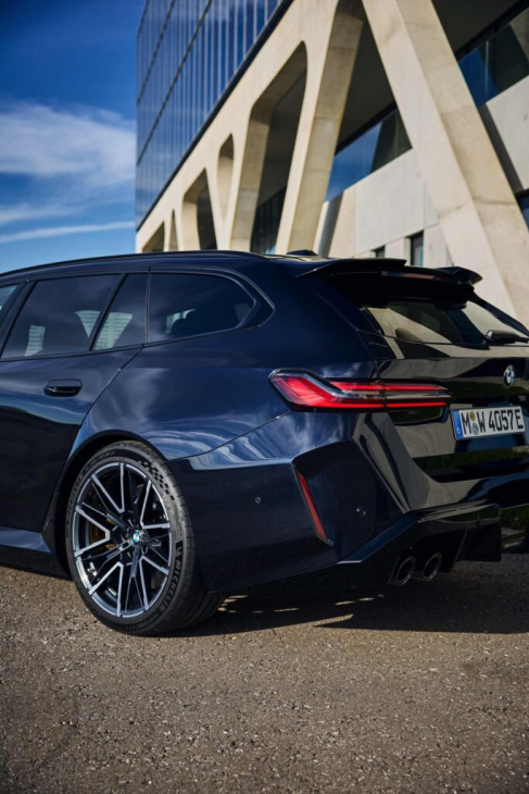 727 ps unterm radar: bmw m5 touring g99 in carbon-schwarz