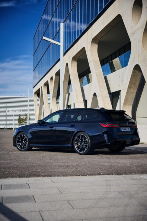 727 ps unterm radar: bmw m5 touring g99 in carbon-schwarz