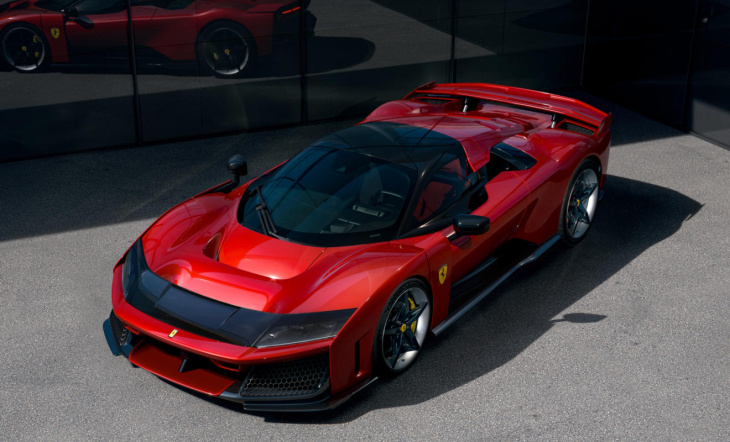 ferrari f80: hypercar mit drei e-motoren