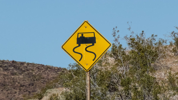 straßenverkehr   tempolimit mit schneeflocken-schild: wann gilt das eigentlich?