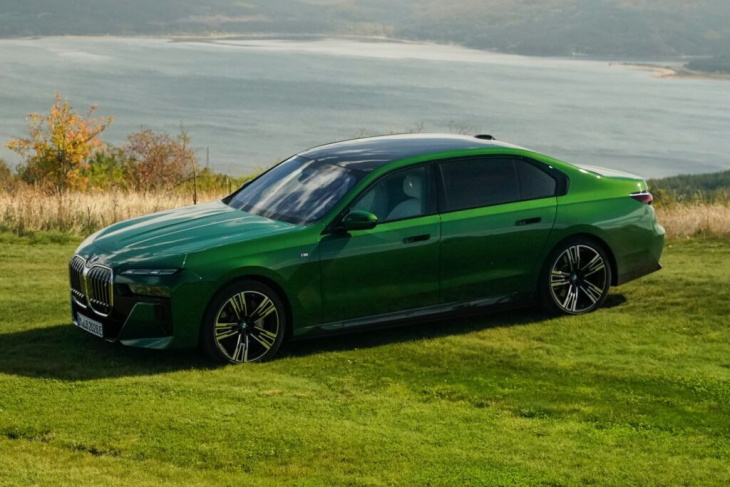 grün für kenner: bmw i7 g70 in sonoma green individual