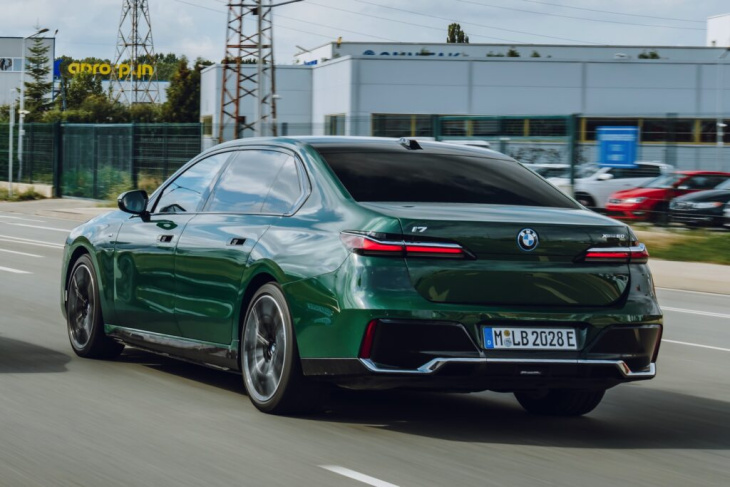 grün für kenner: bmw i7 g70 in sonoma green individual