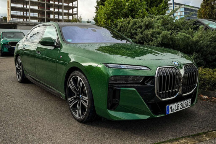 grün für kenner: bmw i7 g70 in sonoma green individual