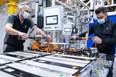 mercedes mit erster batterie-recycling-fabrik