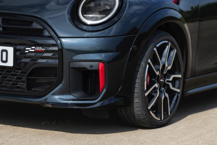 mini jcw 2025: es geht auch mit verbrenner & endrohr!