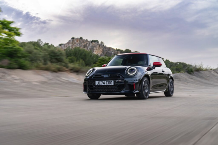 mini jcw 2025: es geht auch mit verbrenner & endrohr!