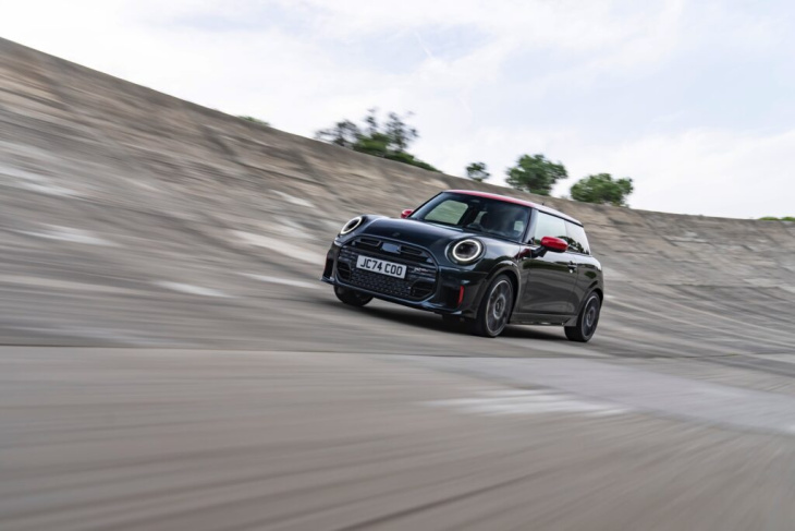 mini jcw 2025: es geht auch mit verbrenner & endrohr!