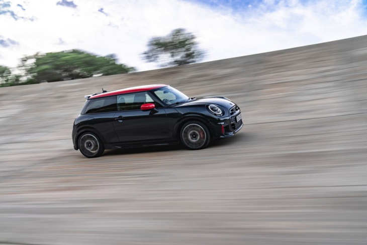 mini jcw 2025: es geht auch mit verbrenner & endrohr!