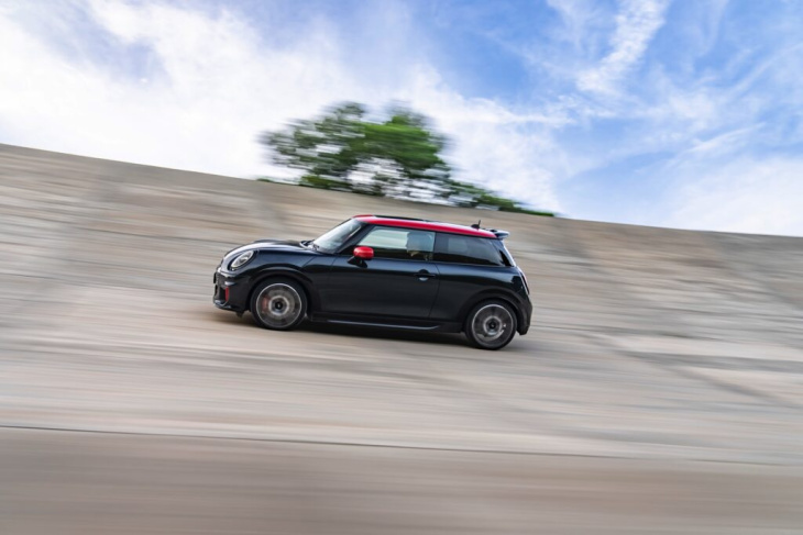 mini jcw 2025: es geht auch mit verbrenner & endrohr!