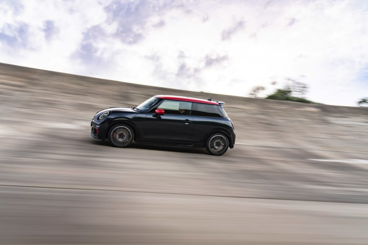 mini jcw 2025: es geht auch mit verbrenner & endrohr!