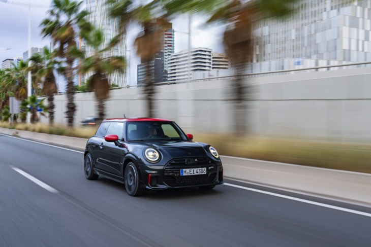 mini jcw 2025: es geht auch mit verbrenner & endrohr!