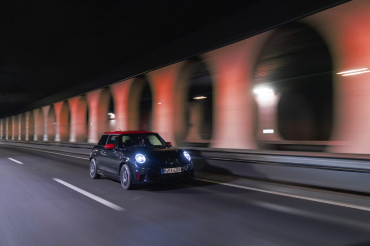 mini jcw 2025: es geht auch mit verbrenner & endrohr!