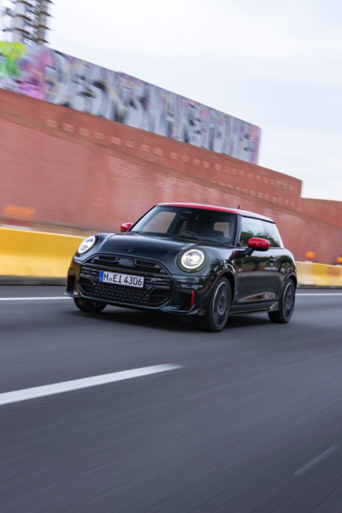 mini jcw 2025: es geht auch mit verbrenner & endrohr!