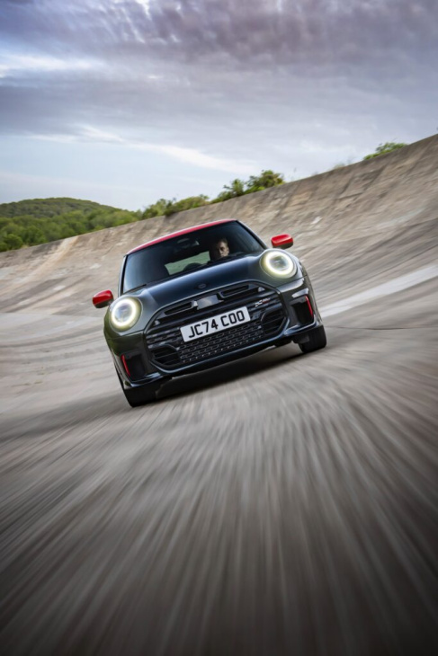 mini jcw 2025: es geht auch mit verbrenner & endrohr!