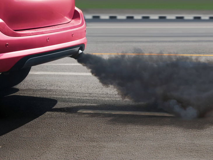 bonus für diesel und benziner: staat zahlt 6.800 euro aus