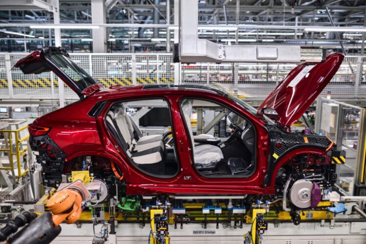 ‘fabrik des jahres’: bmw werk regensburg ausgezeichnet