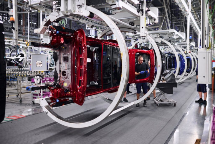 ‘fabrik des jahres’: bmw werk regensburg ausgezeichnet