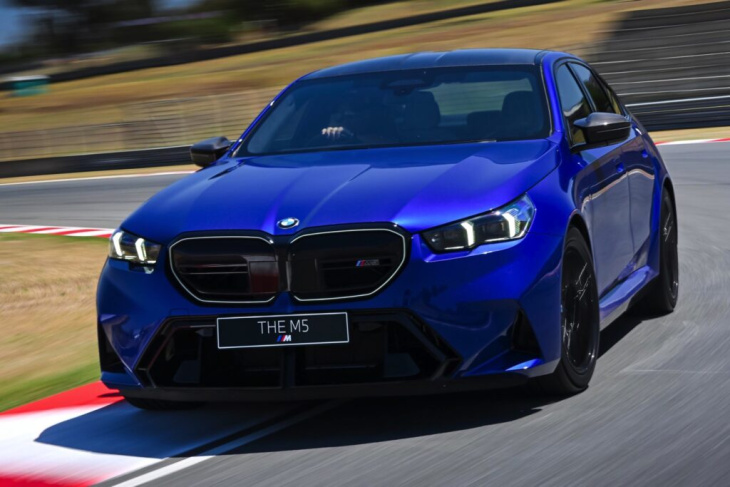 bmw m5 g90: marina bay blue weckt f90-erinnerungen