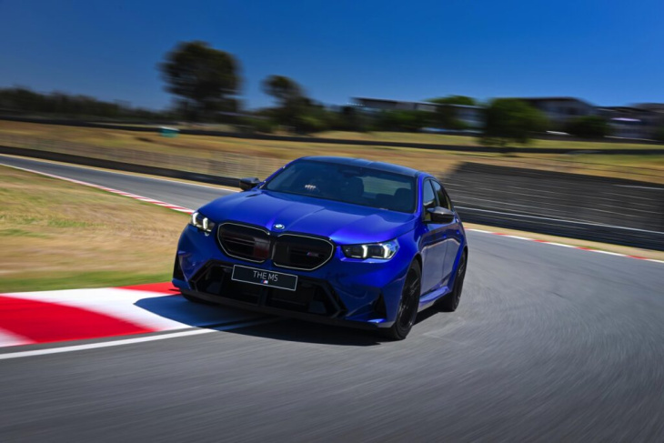 bmw m5 g90: marina bay blue weckt f90-erinnerungen