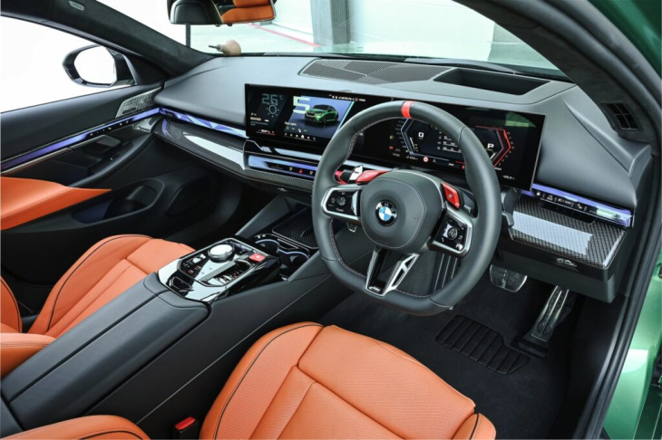 bmw m5 g90: marina bay blue weckt f90-erinnerungen