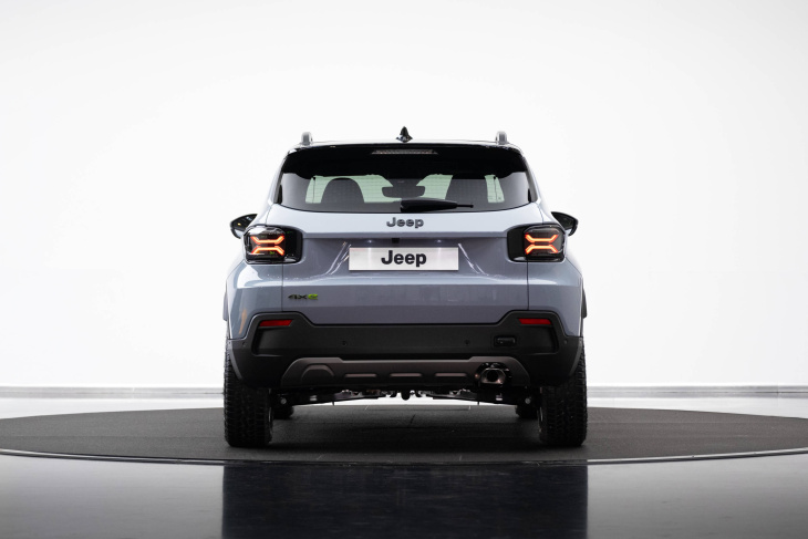 jeep® avenger 4xe: das auto des jahres 2023 jetzt mit allradantrieb